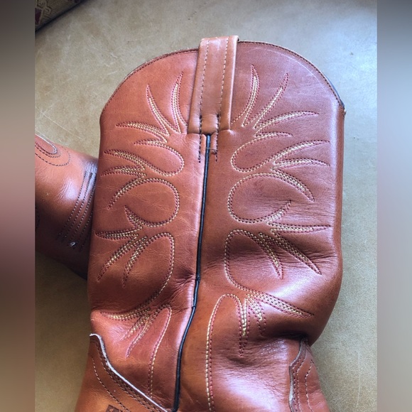 Frye Boots With 2 Color Stitching and Stacked 3 inch Heels. Woman’s Size 7 - Picture 6 of 14